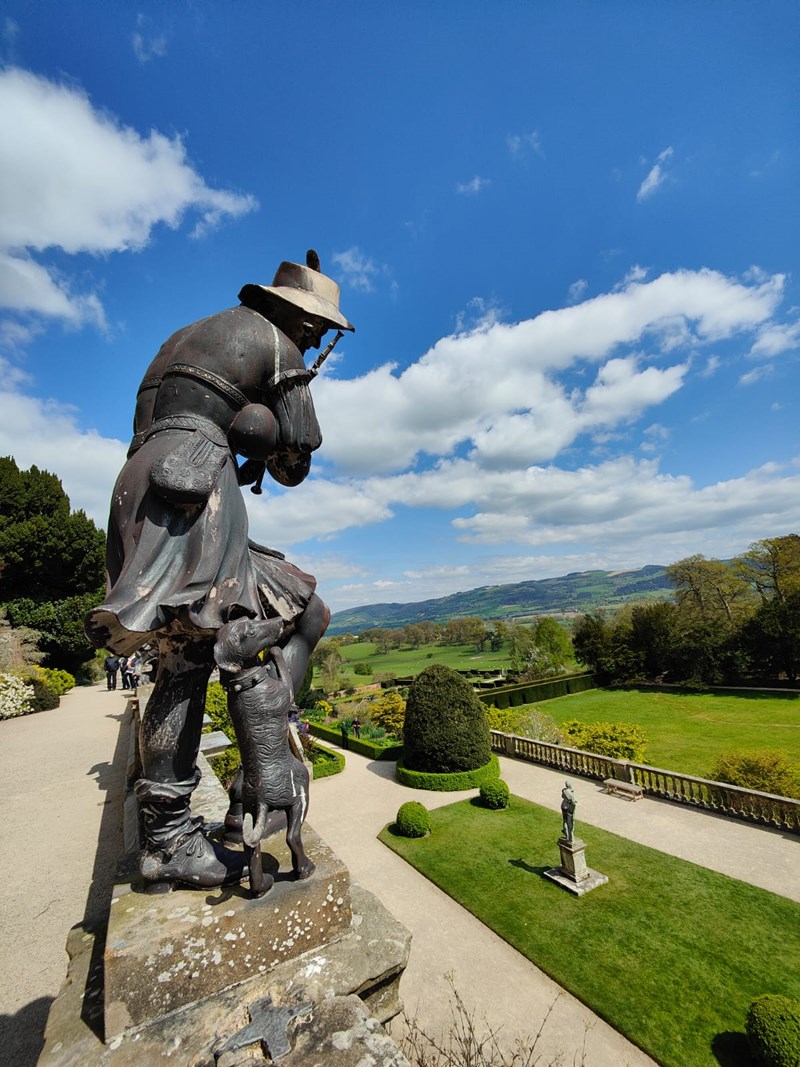 Powis Castle Statue | Oakwood Valley Lodges